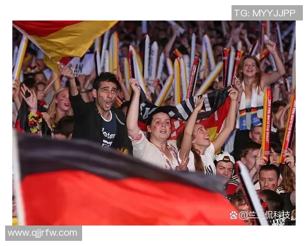 足球明星私密瞬间曝光引发热议球迷热情高涨各界反响不一